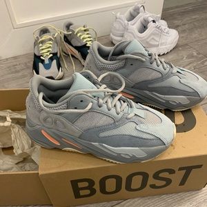 Yeezy 700 Size 5 “Inertia” Grey